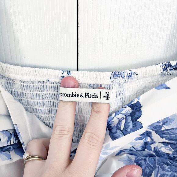 Abercrombie & Fitch Emerson Poplin Puff Sleeve Midi Dress in Blue Floral - Picture 5 of 10